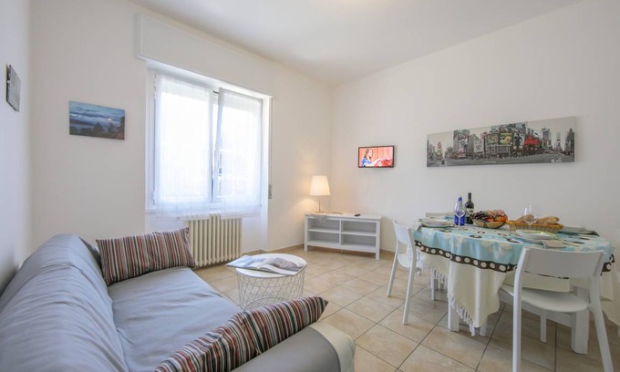 Ispra Apartment | 80 m² Apartment ∙ 2 bedrooms ∙ 4 guests