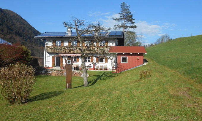 Berchtesgaden House | 80 sqm apartment, 2 bedrooms to 5 pers., 2 balconies, sunny & quiet