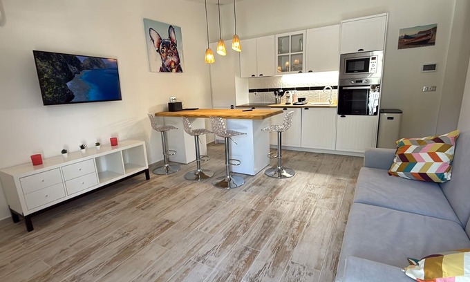 Retur Apartment | 800 m from the beach, modern apartment with terrace on ground floor