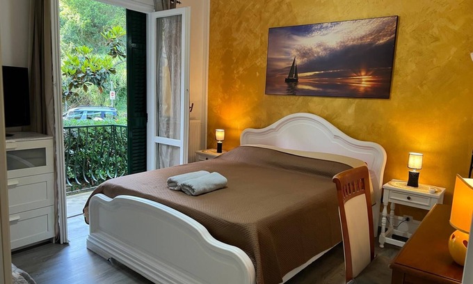 Lavagna Apartment | 80m from the sea private parking space, sleeps 7,