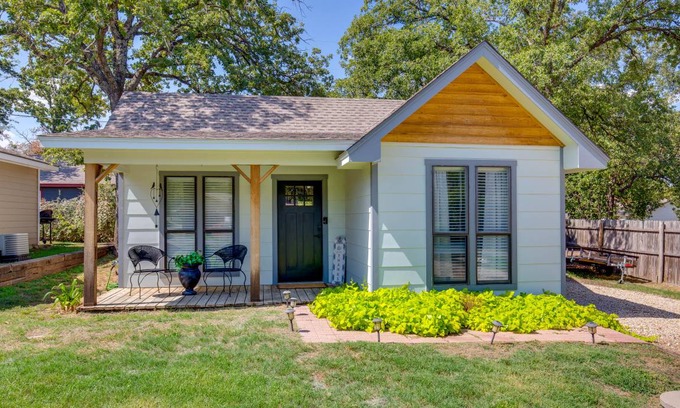 Granbury Cottage | 81 m² Cottage ∙ 2 bedrooms ∙ 5 guests