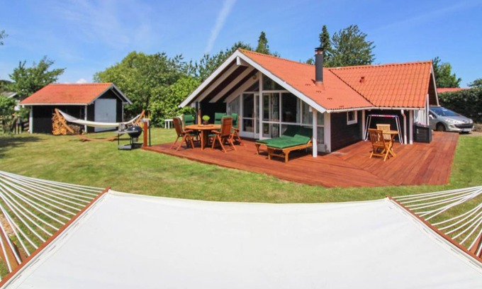 Sandvig House | 81 m² House ∙ 1 bedroom ∙ 8 guests