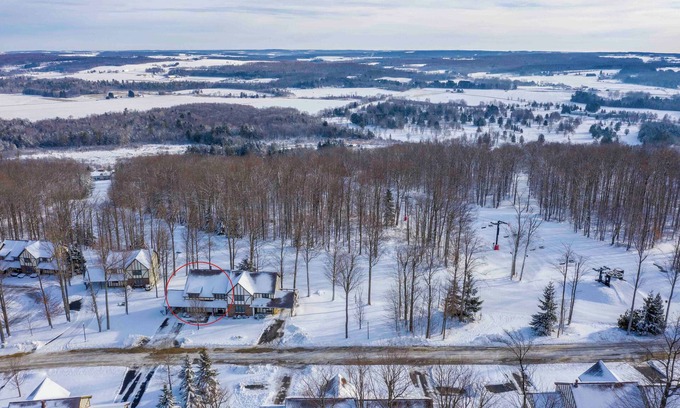 Clymer House | 8280 The peak- Hot tub, ski in/ski out, Pool table, Golf course, fire pit