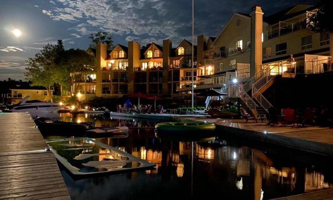Port Carling Hotel | 84 m² Hotel ∙ 2 bedrooms ∙ 6 guests