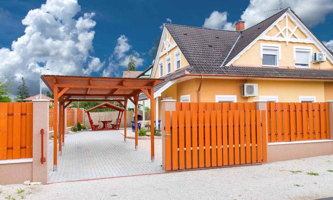 Balatonkeresztur House | 85 m² House ∙ 3 bedrooms ∙ 6 guests