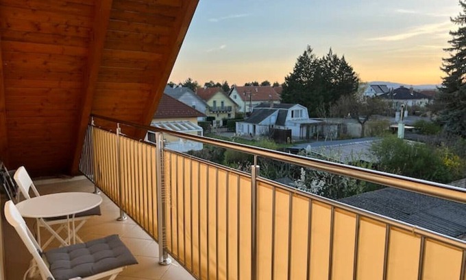 Sußenbrunn Apartment | 85m2 top floor apartment on the border to Vienna