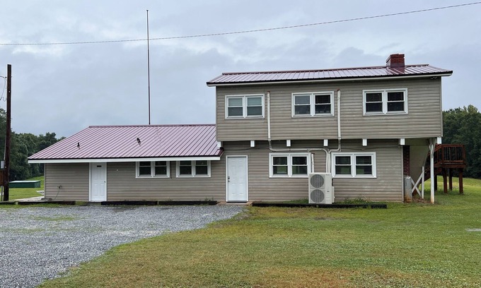 Drayton Cabin | 88-acre w/Lodge, pavilion, and lake in SC! Sit back and relax at VSL!