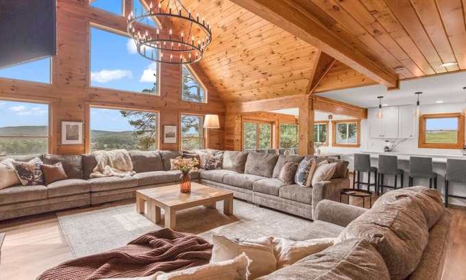 Waterfront Greens House | 8BR Water View | Hot Tub 6 acres