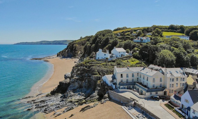 Torcross Apartment | 9 At The Beach - an apartment that sleeps 6 guests in 2 bedrooms