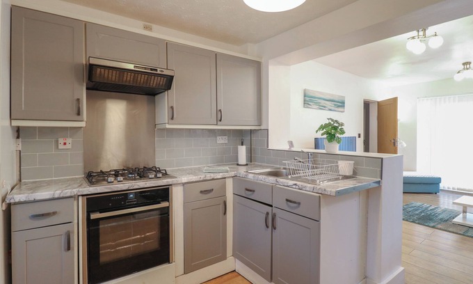 Oadby Cottage | 9 NORMAN COURT, pet friendly, with a garden in Oadby