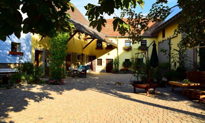 Ebertsbronn Apartment | 90 m² Apartment ∙ 2 bedrooms ∙ 6 guests