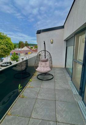 Grinzing Apartment | 90 m2 Apartment with Balcony & Free Parking