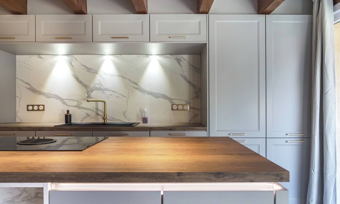 Marlenheim Apartment | 90 sqm apartment with floor-to-ceiling bay windows, a fully equipped kitchen