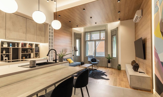 Lagymanyos Apartment | 90m² Family-Friendly , Central Historic Budapest, Food+Bars