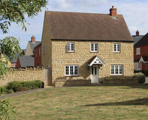 Silverstone House | 91 m² House ∙ 3 bedrooms ∙ 5 guests
