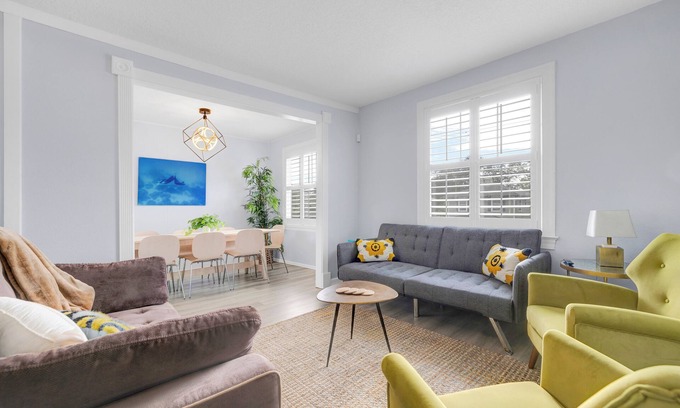 Southbank House | 917- Stylish, Pets OK, San Marco Near Hospitals