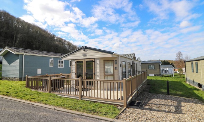 Felinfach Cottage | 98 THE HERON, pet friendly, with a garden in New Quay