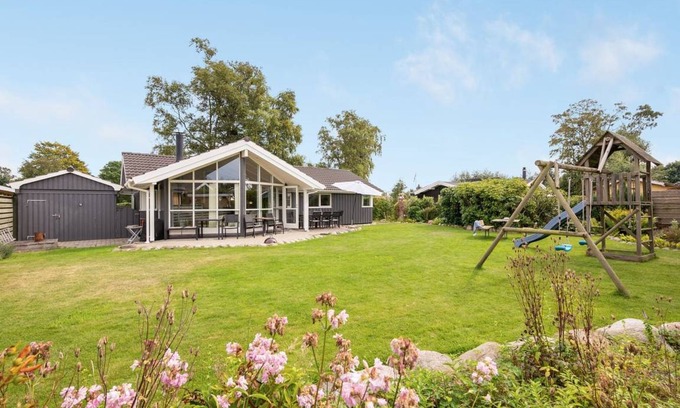 Grena Strand House | 99 m² House ∙ 1 bedroom ∙ 8 guests