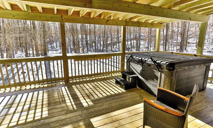 Hunter House | 9BR/5BR/Hottub/2 Saunas 6 min to Hunter on 30 private acres
