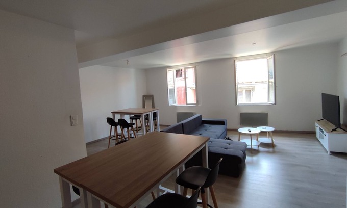 Tarascon-sur-Ariege Apartment | A 20 min des Stations Appartement Très Paisible