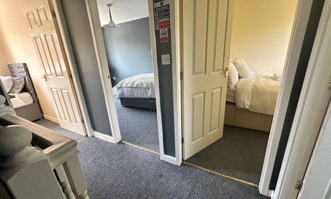 Runcorn House | A 3bed house, about 25mins drive to Cheshire Oaks, UK's largest Designer Outlet