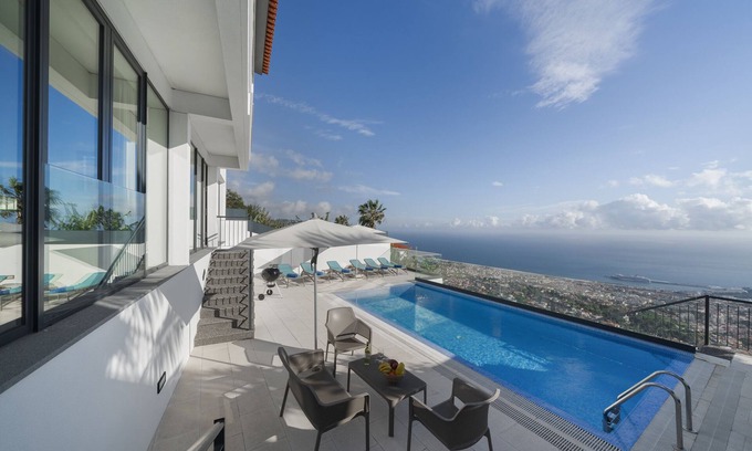 Monte Villa | A balcony over Funchal and sea | Monte White House