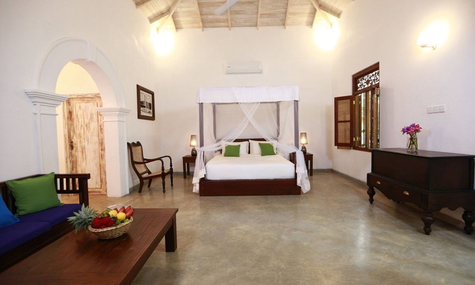 Kaduruduwa Villa | A “barefoot luxury” combination of colonial Dutch style and elegant