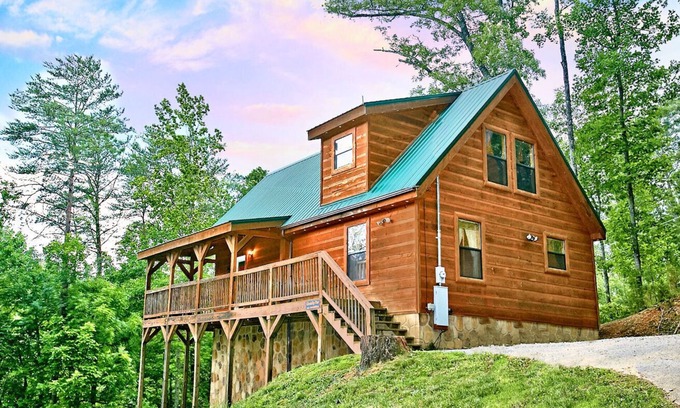 Caton Cabin | A Bear's Eye View: Your Elevated Smoky Mountain Escape!
