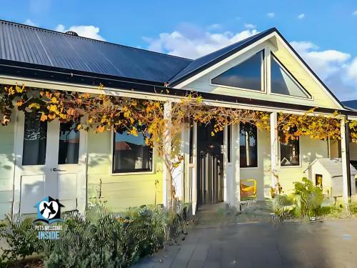 West Beach House | A Beautiful Property, Walking Distance to the Beach in Esperance WA!