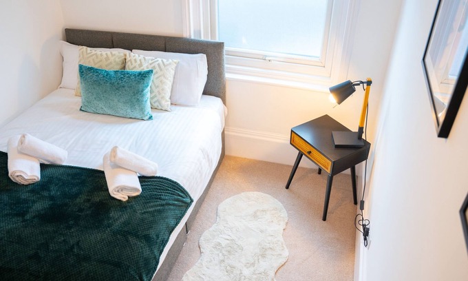 Redcar House | A beautifully designed home only a stones throw away from the beach front!