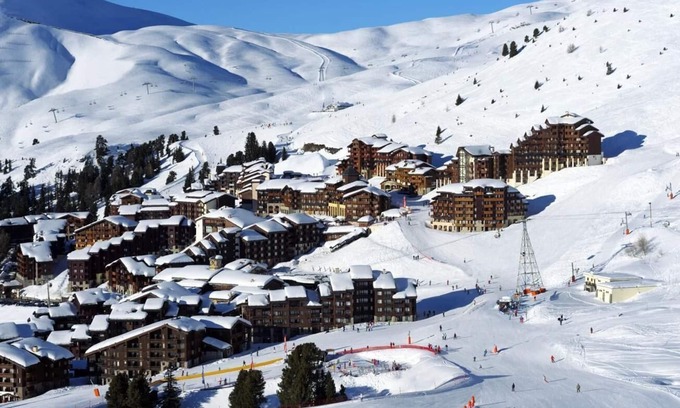 Belle Plagne Apartment | A BELLE-PLAGNE (2050 m), SKIS ON FOOT, IN THE HEART OF THE STATION, THE BERYL