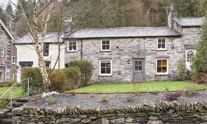 Gwynedd- Snowdonia Cottage | A characterful cottage awaits.