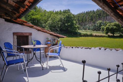 Sao Miguel de Poiares House | A Charming , Traditional Cottage at Quinta da Ribeira