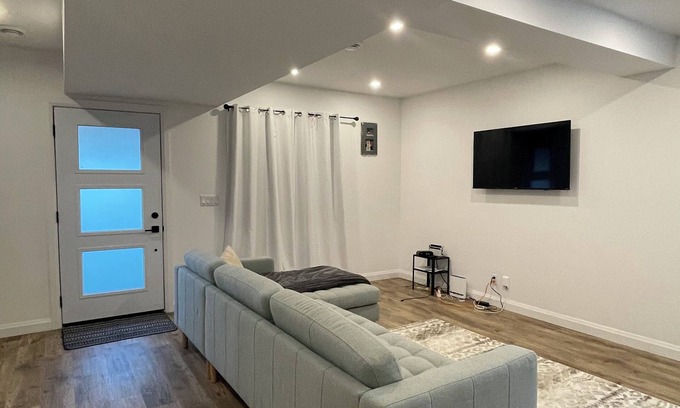 Port Colborne House | A Cottage that calls you home