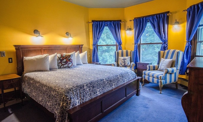 Shelburne Bed & Breakfast | A cozy 2nd Floor King/Queen 2-room Suite B&B in Downtown Shelburne - Delicious Breakfasts! HAR