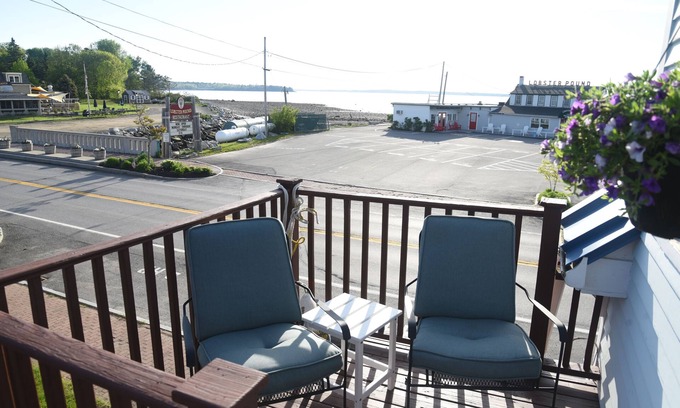 Lincolnville Cottage | A Cozy Nautical Nest on Lincolnville Beach