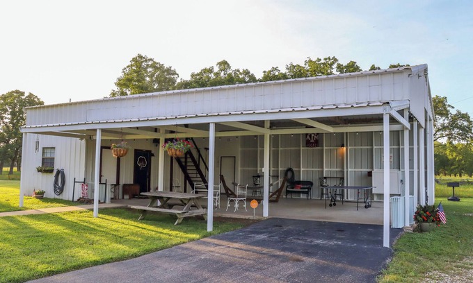 Wellborn House | A cozy retreat where you can enjoy the country feel and convenient location.