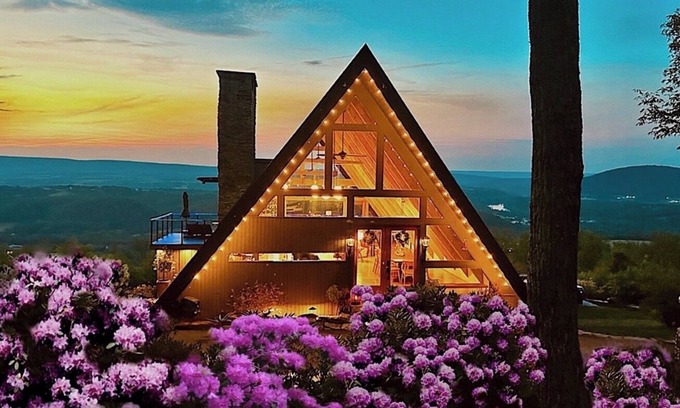 Newport Cabin | A-frame W/Hot-tub, Mountain View & tennis court