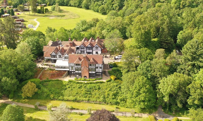 Builth Wells House | A house that sleeps 42 guests in 21 bedrooms