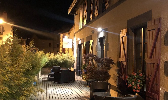 Charbonnieres-les-Vieilles Bed & Breakfast | A l'Aube des Volcans