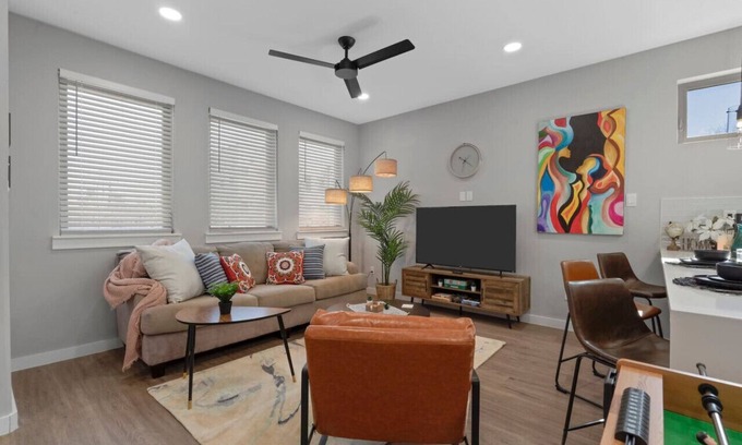 Fort Worth House | A la mode 2BDTownhouse: 7St Walkable & UltraCool!