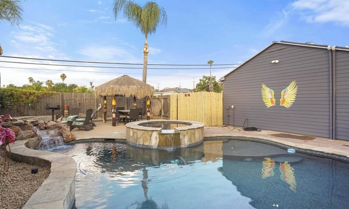 Lakeside House | A Lakeside Retreat - The Birdhouse SD, nPool, Spa, Fire Pit, Game Room