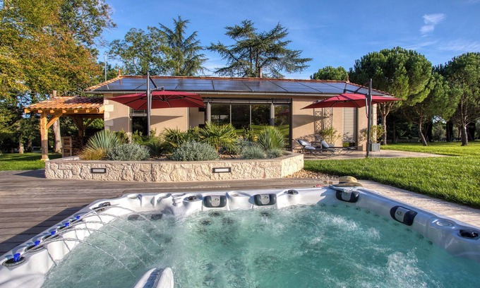 Espere Cottage | A little house in the meadow, with private spa on its terrace, sleeps 4.