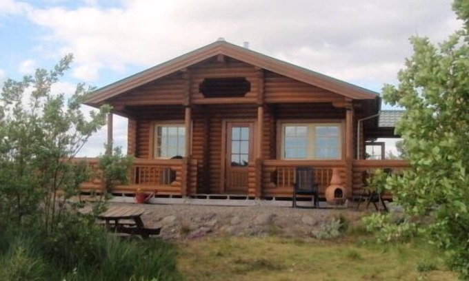 Selfoss Cabin | A Log Cabin at the Banks of River Hvítá!