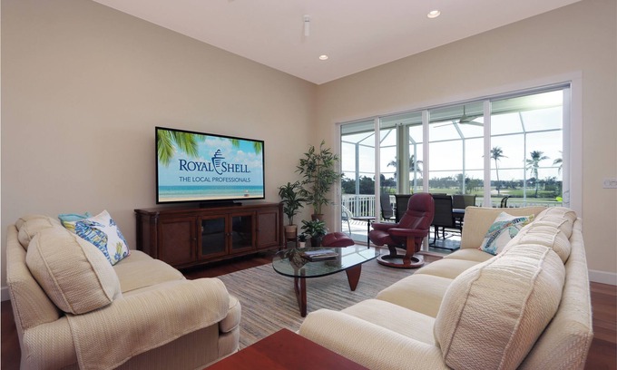 Beachview Country Club Estates House | A Luxurious and Spacious Retreat With Stunning Lake and Golf Course Views - Birdie Haven
