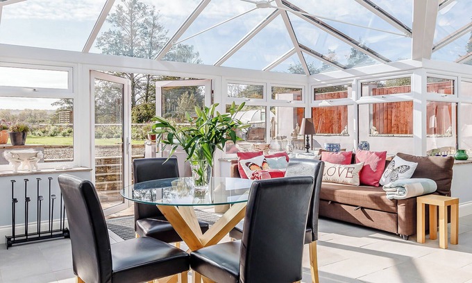 Whitecroft Cottage | A magnificent property, great for friends and family alike.