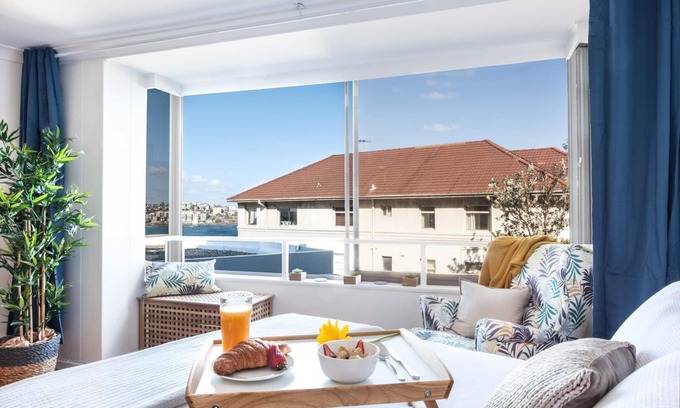 Bondi Beach Apartment | A minute walk from the Ocean, Famous Iceberg Swimming Pool and Coastal Walk.