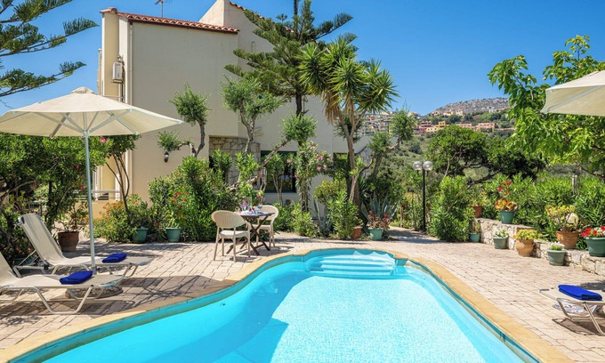 Exopoli Villa | A modern, isolated villa with private pool and view of Georgioupolis bay