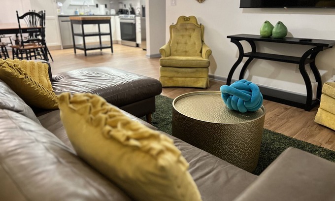 Indianapolis House | A One Level, 4BR Delite Amazing Great Room