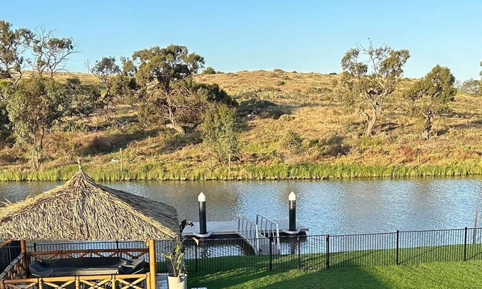 Mannum House | A place where you can relax & unwind enjoying cocktails with family & friends